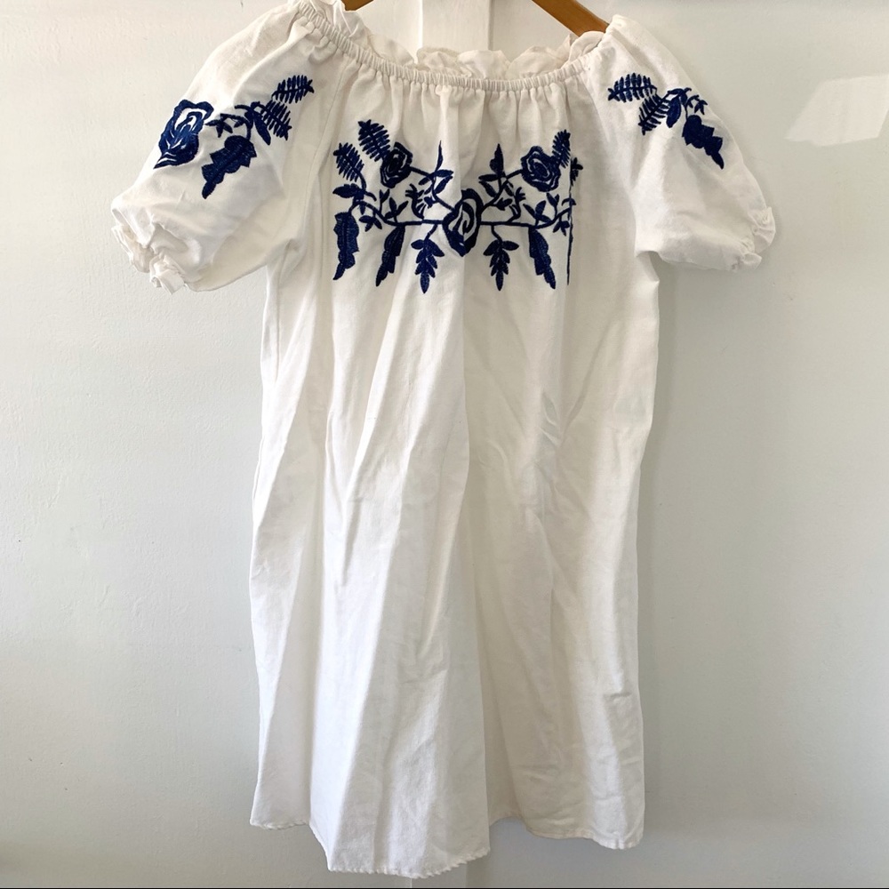 Off the shoulder dress w/ navy floral embroidery!